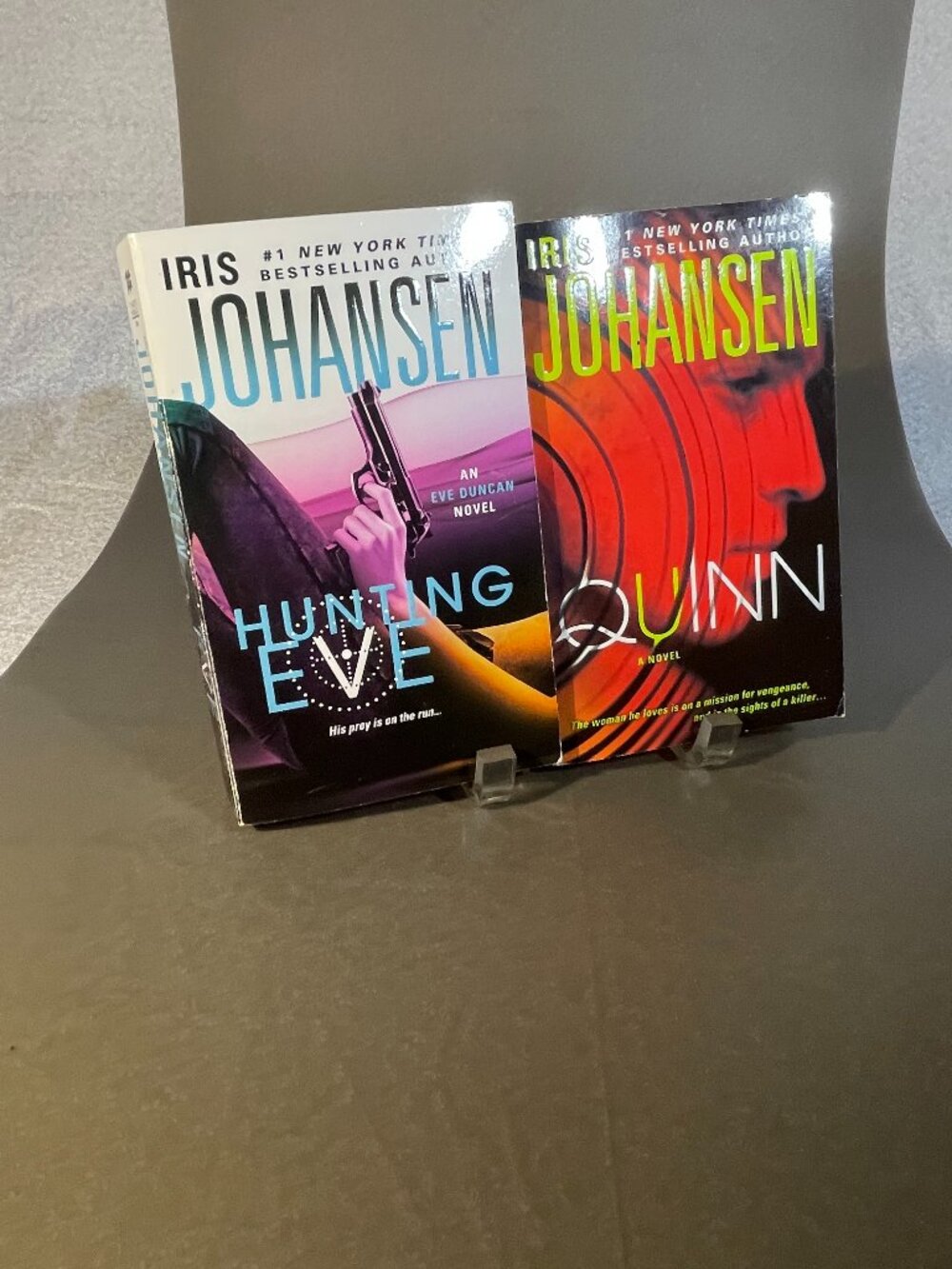 Iris Johansen (2 books) Hunting Eve and Quinn (123)